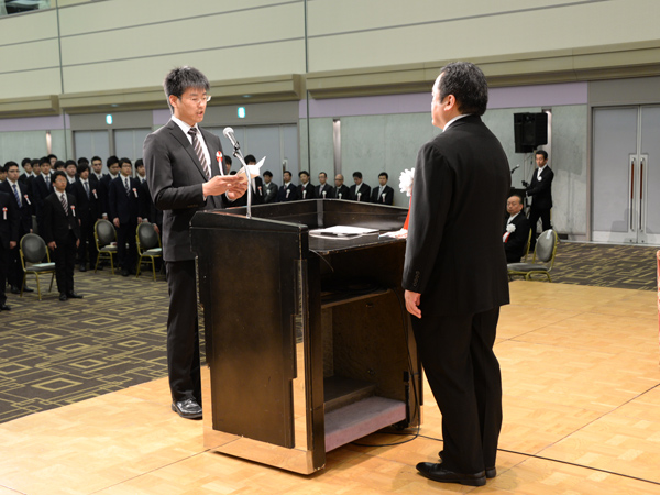 卒業生代表高橋さん