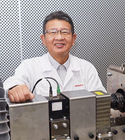 一級自動車研究開発学科 自動車研究開発コース電気工学・制御技術・環境工学・試験研究 吉良 暢博先生