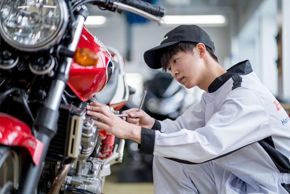 【追加】在校生の紹介（若松さん：一級自動車研究開発学科）