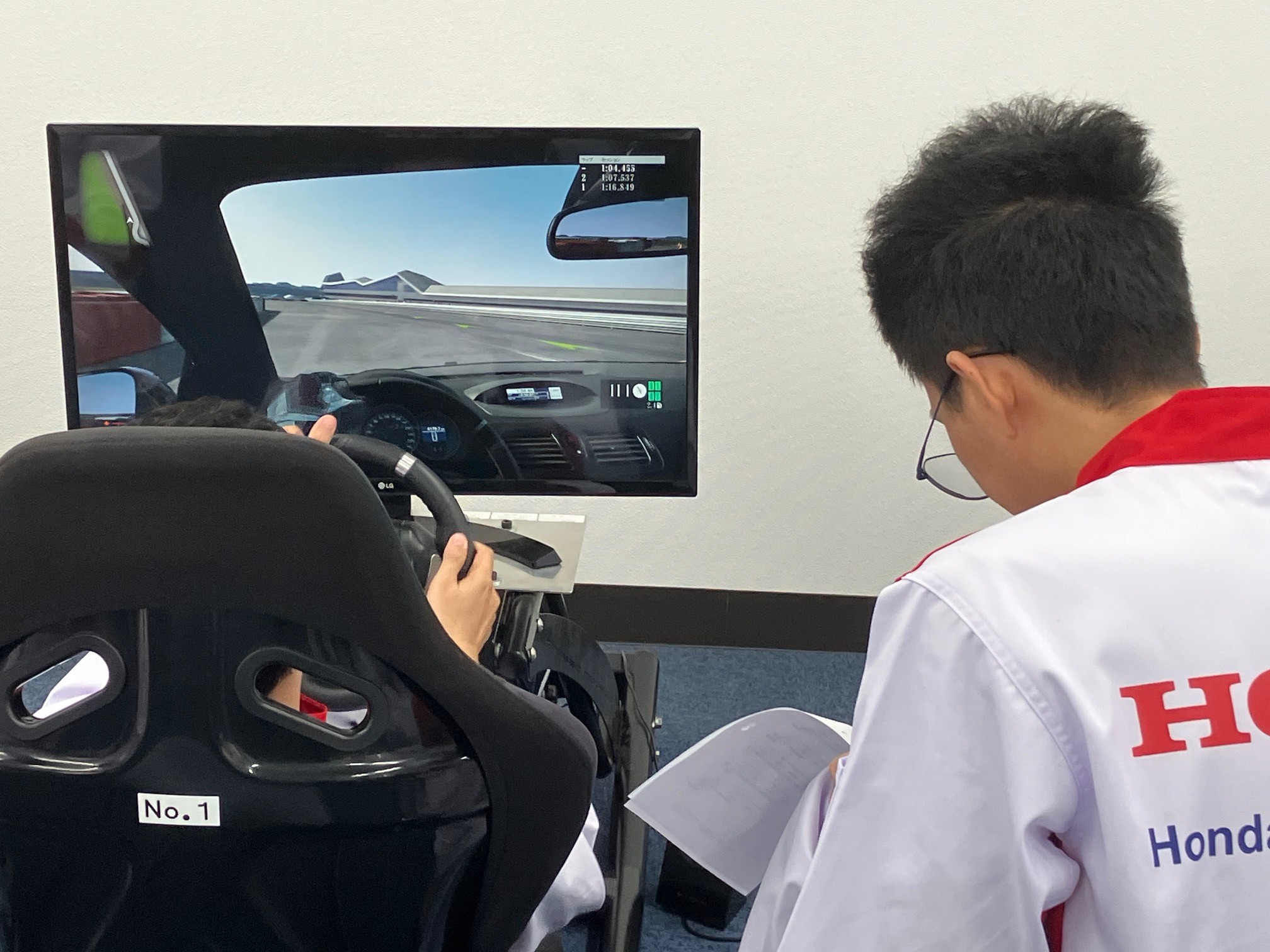 【ワクワク(*’▽’)】ドライビングシュミレーターを使った体験授業！