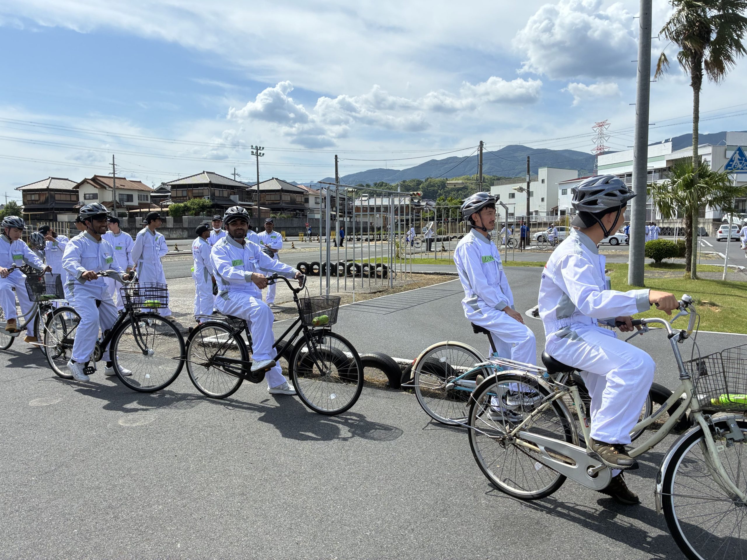 【自転車講習会】5月26日（火）に自動車整備留学生科1年生が実施