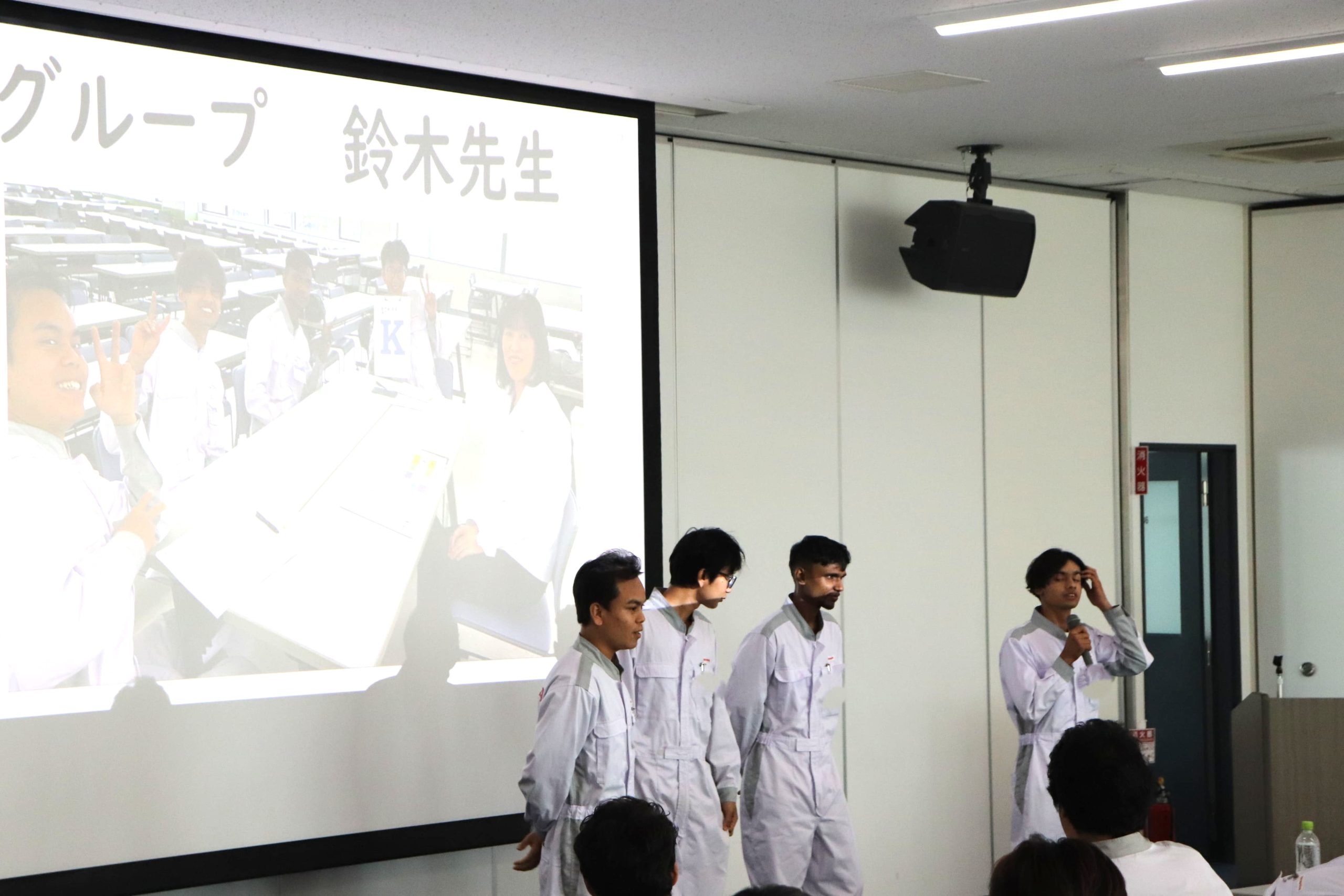 【自動車整備留学生科1年生】先生インタビューの発表会を実施